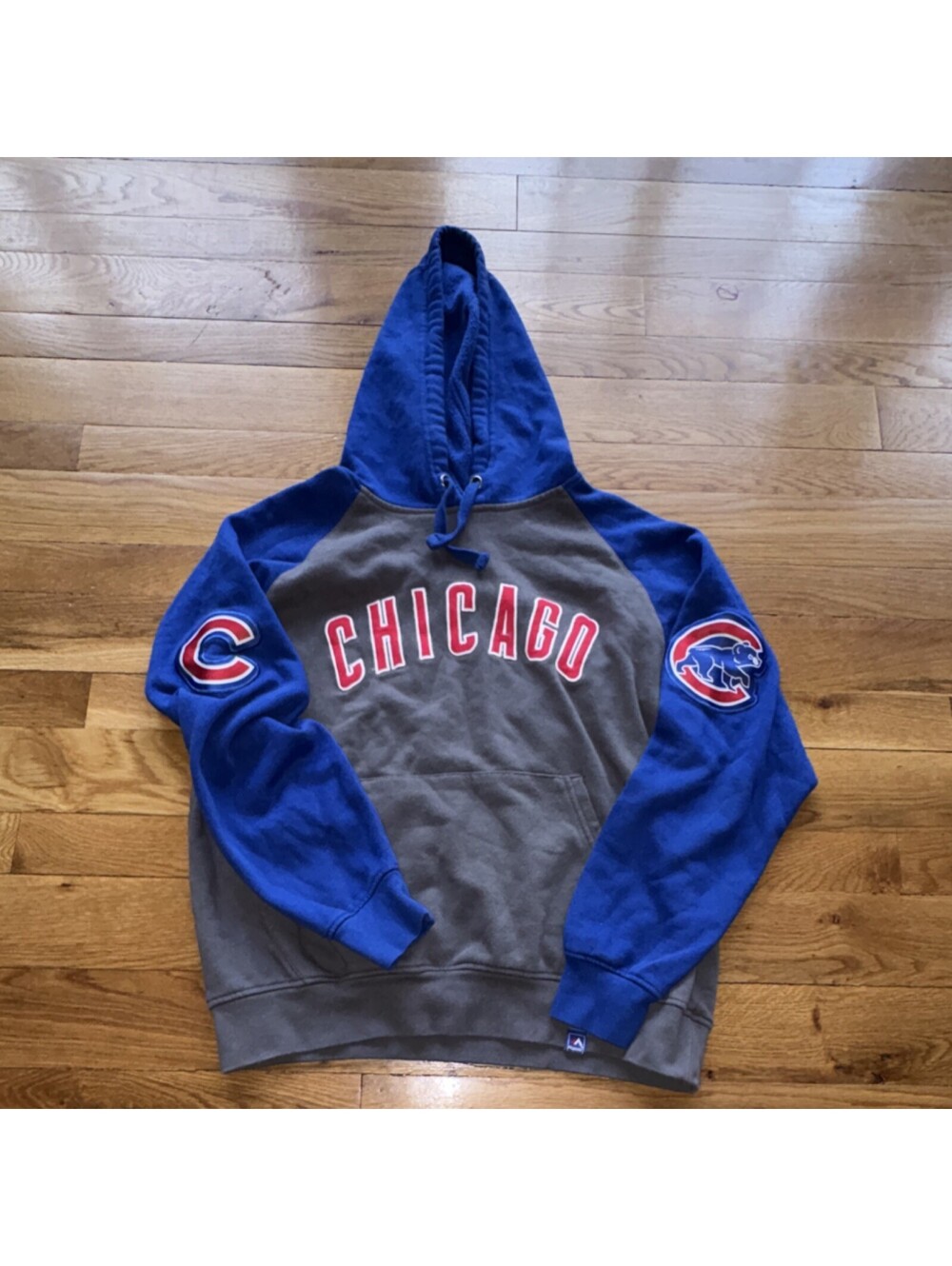 Chicago Cubs hooded pullover sweatshirt. Early 2000’s
